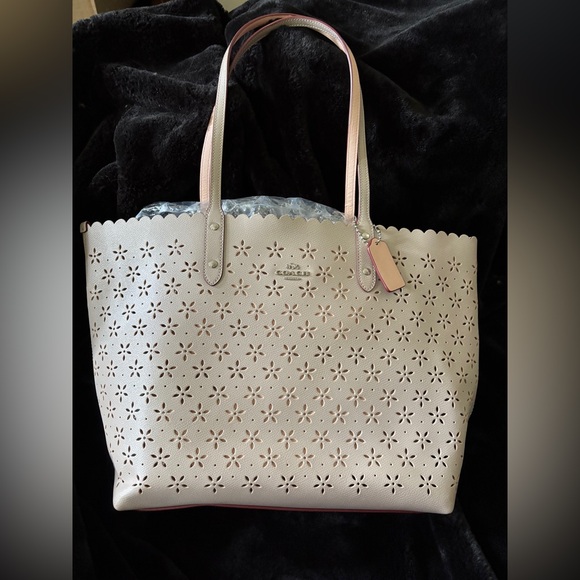 NWT🌺 Coach Women's Beige Floral Cutout Tote - Picture 1 of 15